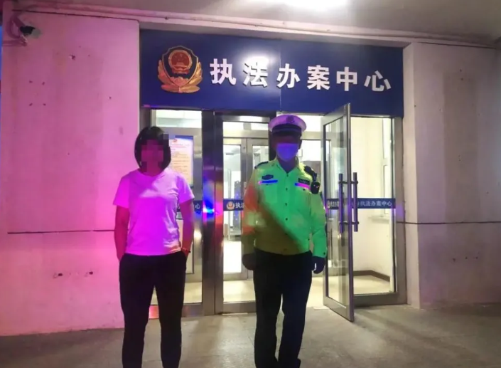 新的酒精測試儀逃避方法?酒駕還想“金蟬脫殼”?被交警識破太尷尬 新的酒精測試儀逃避方法?酒駕還想“金蟬脫殼”?被交警識破太尷尬